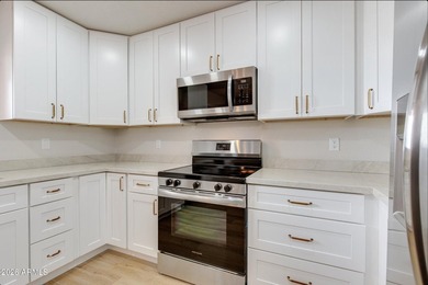 Beautifully remodeled top floor condominium with stunning views - photo 13