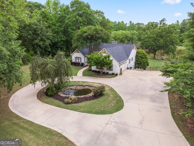 Nestled on 18.15 breathtaking acres in the heart of Moreland - photo 4