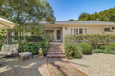 Welcome to this enchanting 2-bedroom, 2-bathroom cottage nestled - photo 2