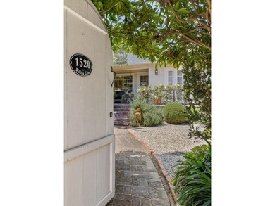 Welcome to this enchanting 2-bedroom, 2-bathroom cottage nestled - photo 3