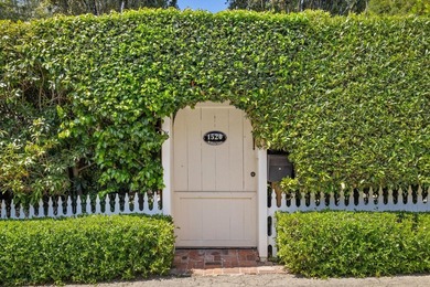 Welcome to this enchanting 2-bedroom, 2-bathroom cottage nestled - photo 4