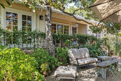 Welcome to this enchanting 2-bedroom, 2-bathroom cottage nestled - photo 5