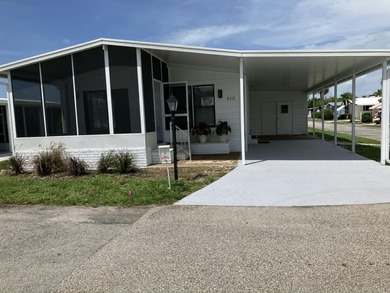 Just finished renovations. Open concept. Bright and airy - photo 1
