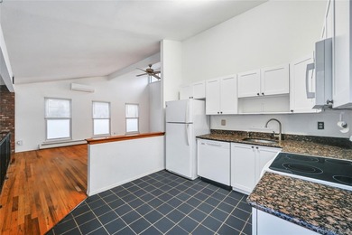 Beautifully designed ranch set on a quiet street in desirable - photo 4