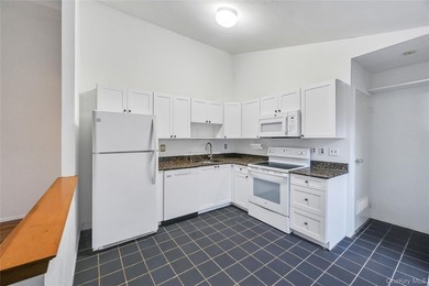 Beautifully designed ranch set on a quiet street in desirable - photo 5