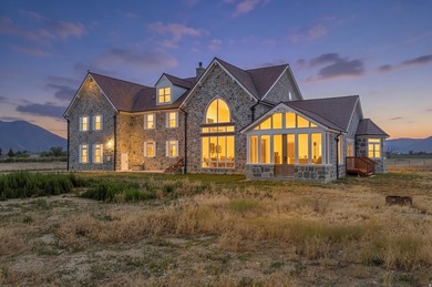 An exquisite custom estate where luxury, function, and serenity - photo 8