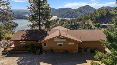 Discover custom living with breathtaking panoramic views of Lake - photo 2
