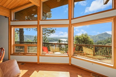 Discover custom living with breathtaking panoramic views of Lake - photo 3