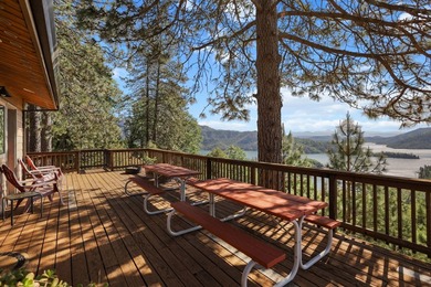 Discover custom living with breathtaking panoramic views of Lake - photo 4