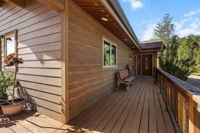 Discover custom living with breathtaking panoramic views of Lake - photo 8
