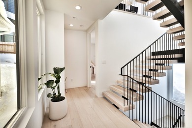 Perfect in Park City. This stunning three-bedroom, 3.5-bath - photo 8