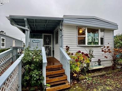 Siuslaw River Home For Sale in Florence Oregon