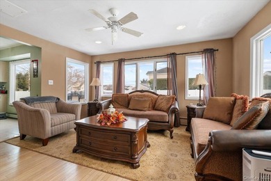 Welcome to 5 Lafayette Place in the heart of Massapequa Shores - - photo 7