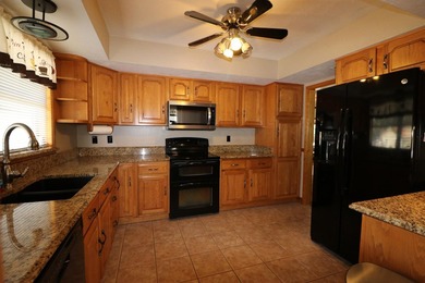 Spacious 3/2 home boasting 2350+ square feet under air with - photo 4