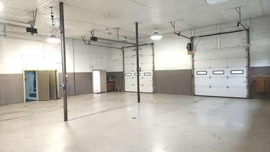 Commercial opportunity featuring 2,976 sqft shop building, C-1 - photo 3