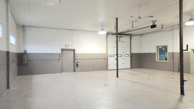 Commercial opportunity featuring 2,976 sqft shop building, C-1 - photo 6