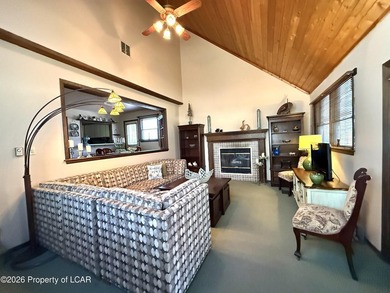 Awesome meticulously maintained 3 BR, 2 Bath Beech Mtn saltbox - photo 6
