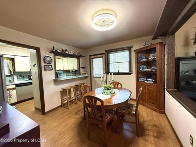 Awesome meticulously maintained 3 BR, 2 Bath Beech Mtn saltbox - photo 7