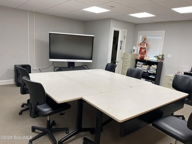 This approximately 2,950 SF commercial office is one block off - photo 8