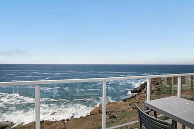 Perched on the top floor with sweeping panoramic ocean views - photo 2