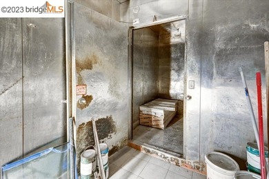 400 E. 12th Street is a 2,483 +/- SqFt ground-floor commercial