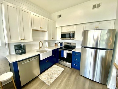 Adorable, completely renovated top floor, corner unit in Gulf - photo 17
