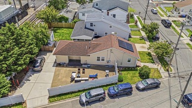Beautiful Corner Lot Home Located In A Quiet Oceanside - photo 19