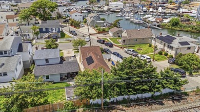 Beautiful Corner Lot Home Located In A Quiet Oceanside - photo 20