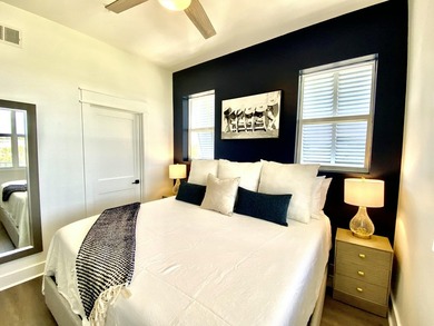 Adorable, completely renovated top floor, corner unit in Gulf - photo 21