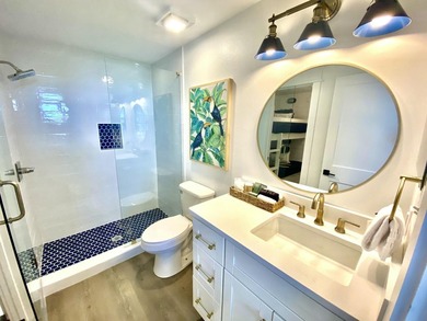 Adorable, completely renovated top floor, corner unit in Gulf - photo 24