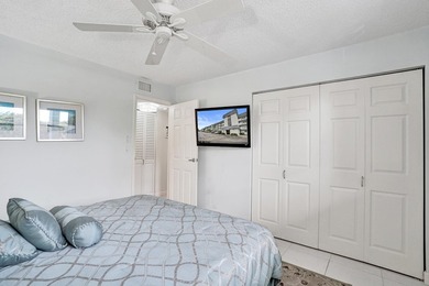 Updated 2 bedroom, 2 bathroom condo. Features an open floor plan - photo 24