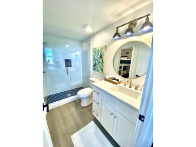 Adorable, completely renovated top floor, corner unit in Gulf - photo 25