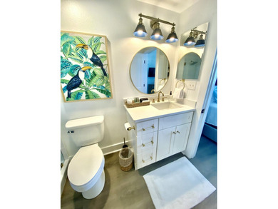 Adorable, completely renovated top floor, corner unit in Gulf - photo 26