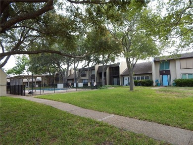 Spacious townhome featuring 3 bedrooms, 2.5 baths, a rear-entry - photo 27