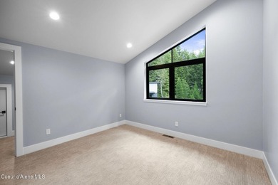 Nestled on the picturesque Priest Lake Golf Club, this brand new - photo 27