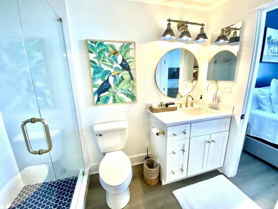 Adorable, completely renovated top floor, corner unit in Gulf - photo 27