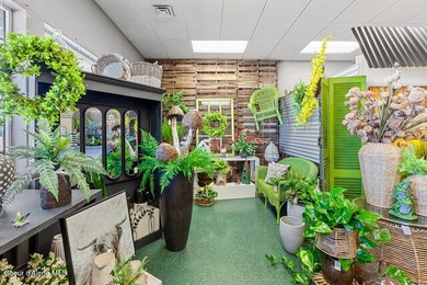 Well-established and highly respected florist and gift shop with