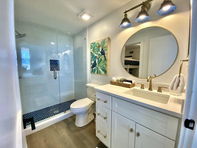 Adorable, completely renovated top floor, corner unit in Gulf - photo 30