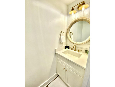 Adorable, completely renovated top floor, corner unit in Gulf - photo 31
