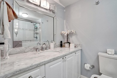 Updated 2 bedroom, 2 bathroom condo. Features an open floor plan - photo 31