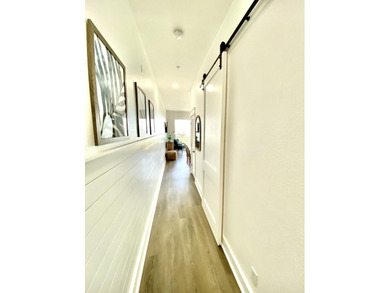 Adorable, completely renovated top floor, corner unit in Gulf - photo 32