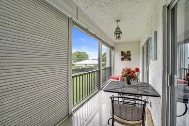 Updated 2 bedroom, 2 bathroom condo. Features an open floor plan - photo 34