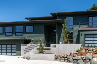 Just completed new construction, this modern residence blends - photo 1