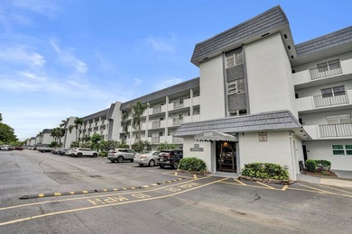 Updated 2 bedroom, 2 bathroom condo. Features an open floor plan - photo 42