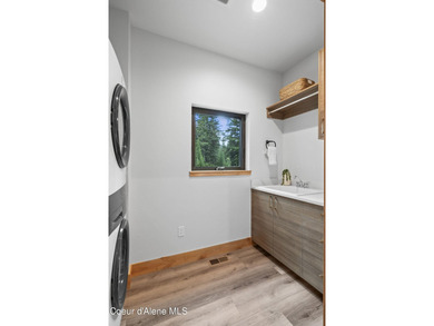 Nestled on the picturesque Priest Lake Golf Club, this brand new - photo 27