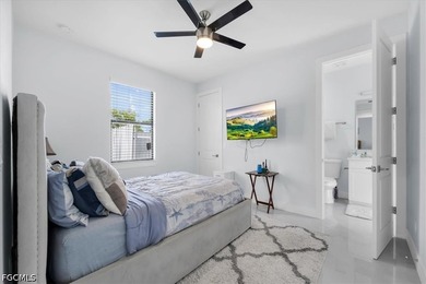 Welcome to your Cape Coral waterfront retreat! This beautifully - photo 17