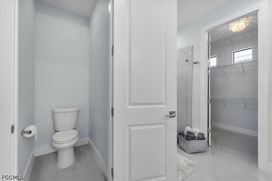 Welcome to your Cape Coral waterfront retreat! This beautifully - photo 25