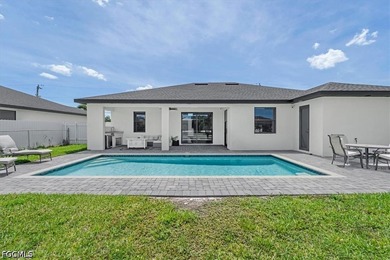 Welcome to your Cape Coral waterfront retreat! This beautifully - photo 38