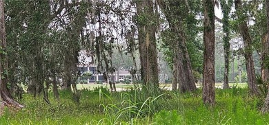 This is a beautiful buildable lot in Sanctuary Cove that is - photo 2