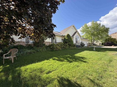 LOOKING FOR PALISADE? THIS 3 BED 2 BATH RANCHER IS LOCATED RIGHT - photo 3